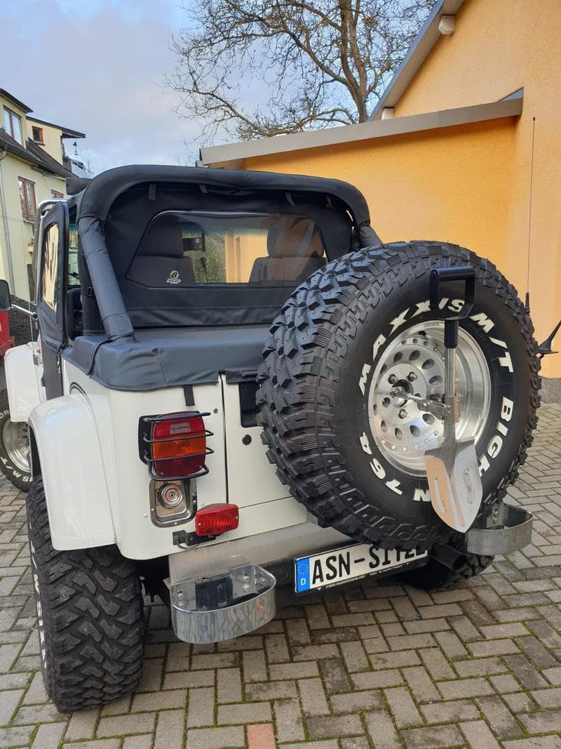 Jeep Wrangler YS