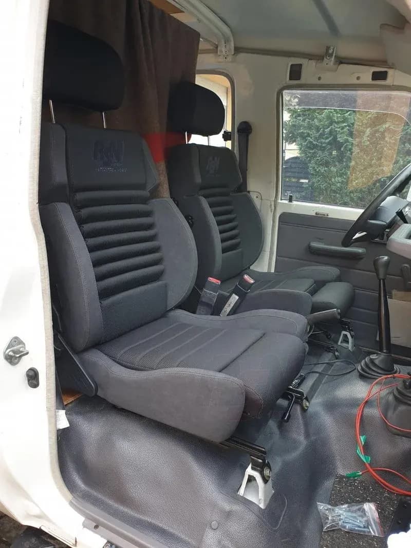 Toyota Landcruiser HZJ78