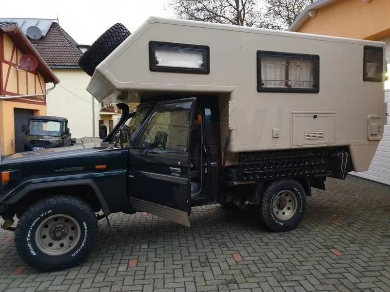 Toyota Landcruiser HZJ75