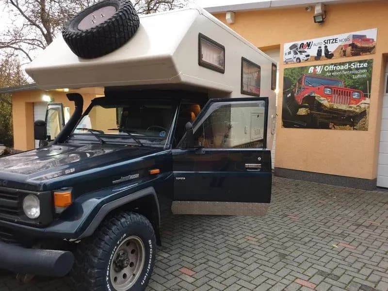 Toyota Landcruiser HZJ75