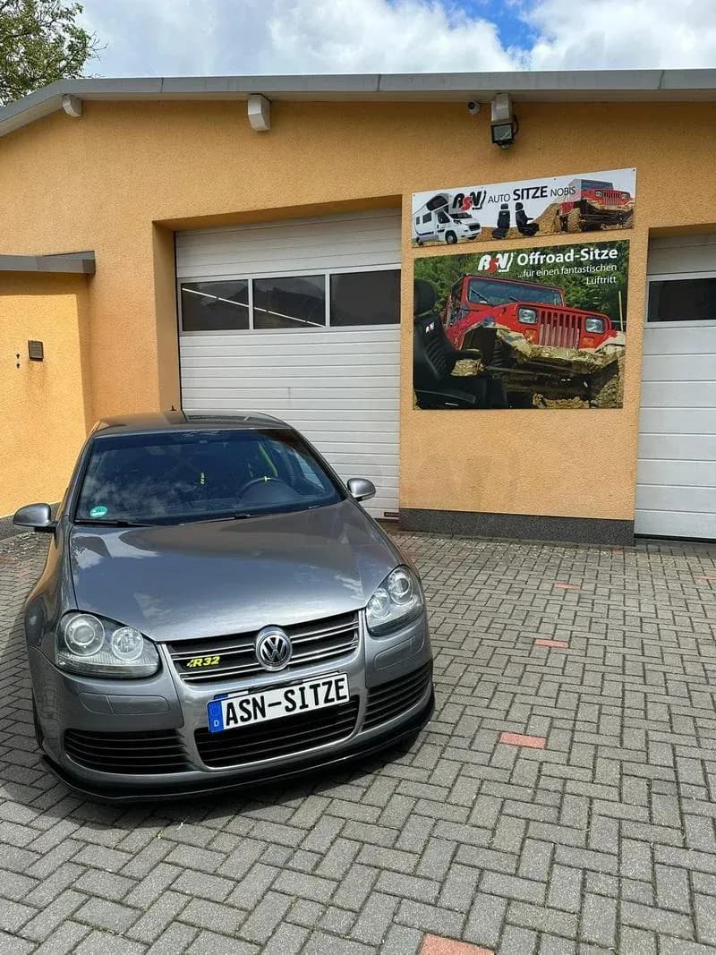 VW Golf 5 R32 – Recaro Podium CF mit Exklusiv-Bezug